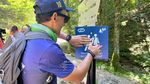 VIDEO Primul traseu montan destinat persoanelor cu deficiențe de vedere, inaugurat în Masivul Ciucaș