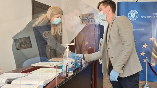 MAE a publicat cifrele oficiale: câți moldoveni sunt în așteptare pentru cetățenia română