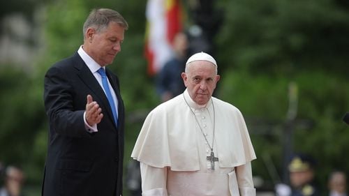 Papa Francisc, cuvinte emoționante despre milioanele de români plecați în străinătate: ”Aduc un omagiu sacrificiului fiilor și fiicelor României care, prin cultura lor, îmbogățesc țările în care au emigrat și își ajută familiile rămase acasă în țară”