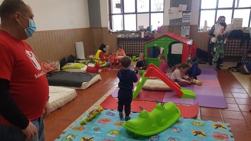 Flutur: 24 de copii din Ucraina au intrat fără însoţitori prin Vama Siret, iar 21 dintre ei au plecat mai departe, pentru că situaţia documentelor a fost rezolvată. Este posibil să mai vină copii din orfelinatele din Mariupol