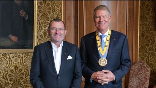 Câte licitații a câștigat prietenul președintelui Iohannis din 2015 încoace: Cele 600 de mașini de poliție reprezintă 25% din suma contractelor din ultimii 7 ani  câștigate de Automobile Bavaria cu instituții publice / Record în 2022: contracte în valoare de 223 de milioane de lei