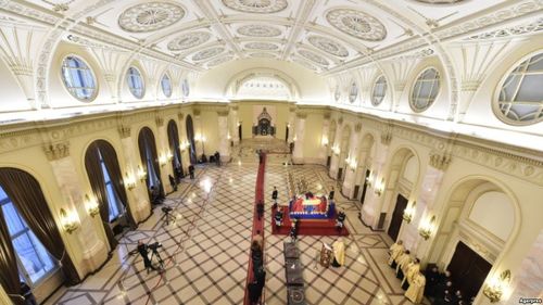 Sala Tronului se pregătește de noi festinuri. Vor avea loc șase evenimente cu oficiali europeni în următoarele luni. De ce protestează opoziția și societatea civilă