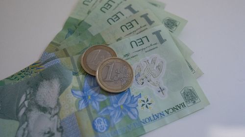 BREAKING Cursul oficial al euro a ajuns la 5,1222 lei, un nou record istoric negativ