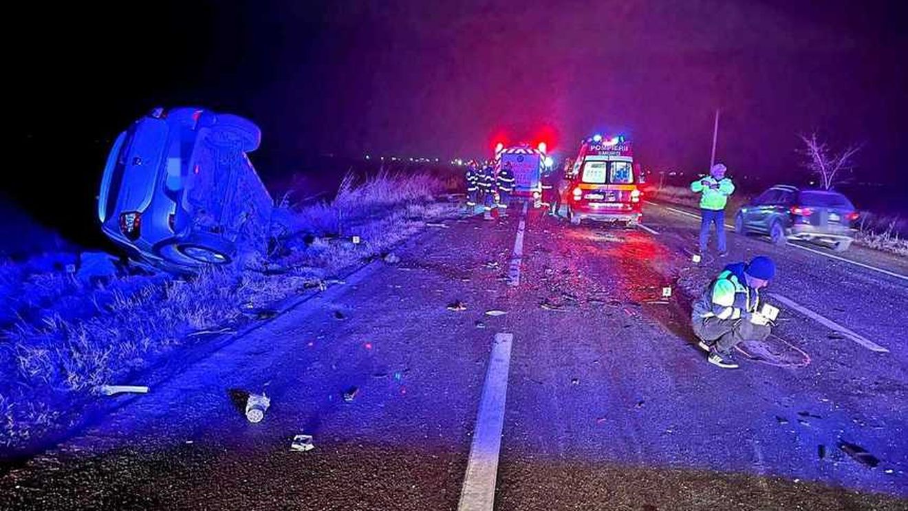 O persoană a murit și alte două sunt grav rănite după un accident între un TIR și două mașini pe DN2