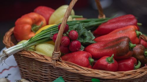 Federaţiei Sindalimenta: ”Masa de Paşte va fi mai scumpă cu 50% faţă de anul trecut” / Primul Paşte "liber de pandemie" este marcat de o putere de cumpărare erodată de inflație / Prețurile din piețe și supermarketuri