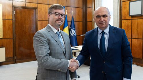 Premierul Bolojan s-a întâlnit cu șeful Ambasadei SUA. Discuții despre asigurarea securității României