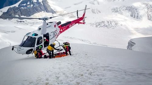 Un alpinist român şi unul german au murit în Alpii italieni