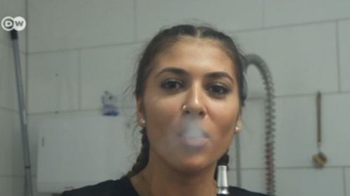 VIDEO Primul bar destinat exclusiv femeilor deschis la Berlin. De ce s-ar distra fără bărbați?