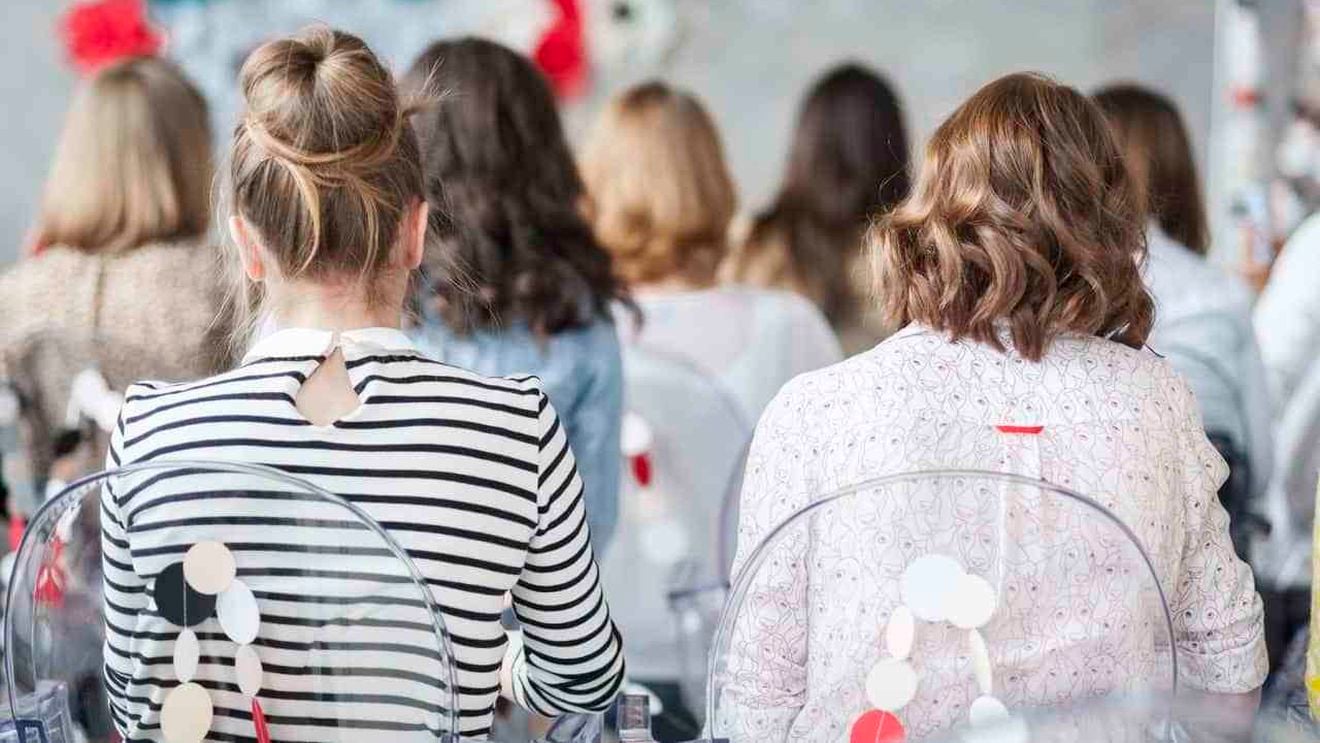 Sindicaliștii din Educație condamnă decizia Guvernului de a bloca angajările în sistemul de învățământ și amenință cu greva în toamnă, dacă vor fi probleme cu salariile