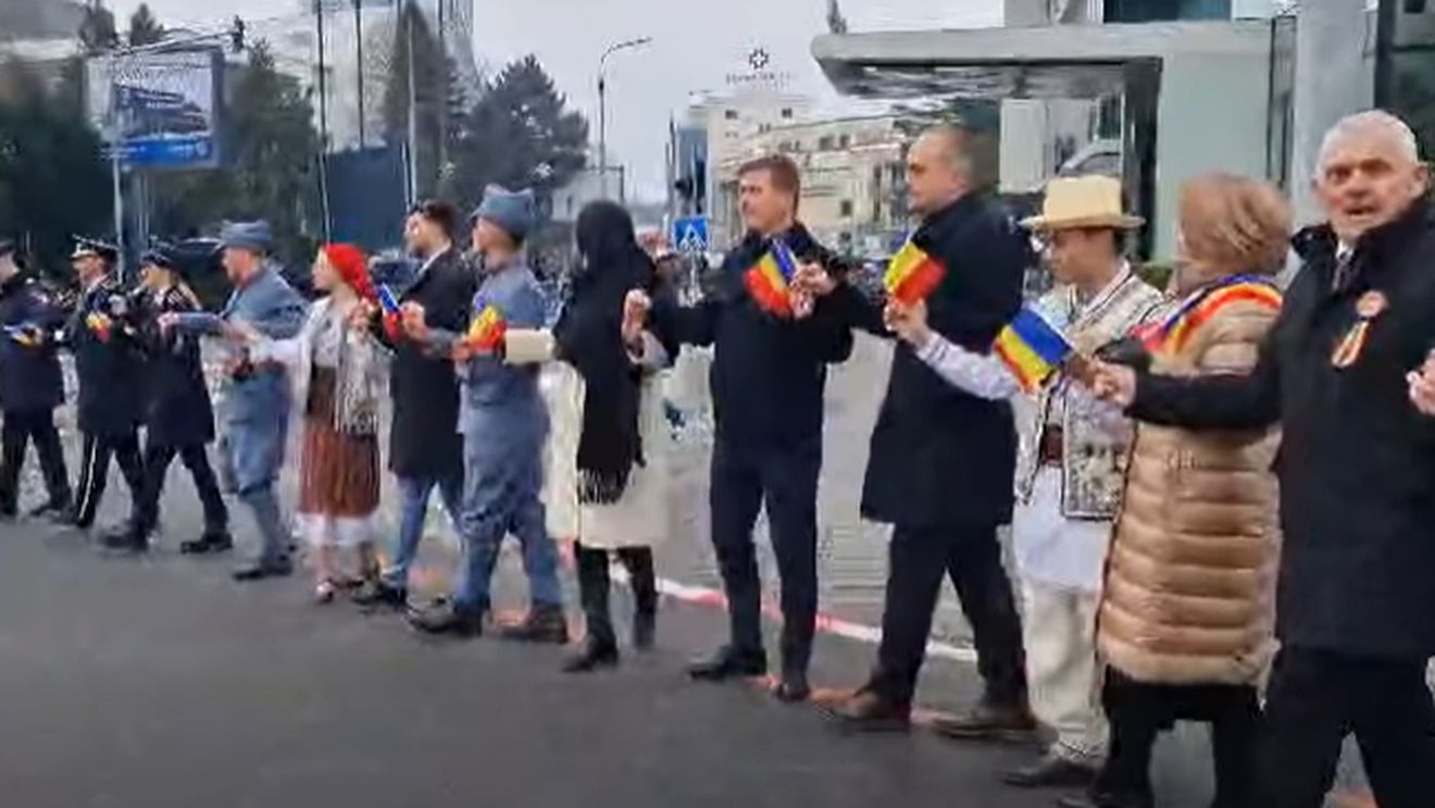VIDEO Autorităţile din Sibiu au sărbătorit Ziua Unirii Principatelor înainte cu o zi / Explicația prefectului: „Astăzi participă mai multă lume”