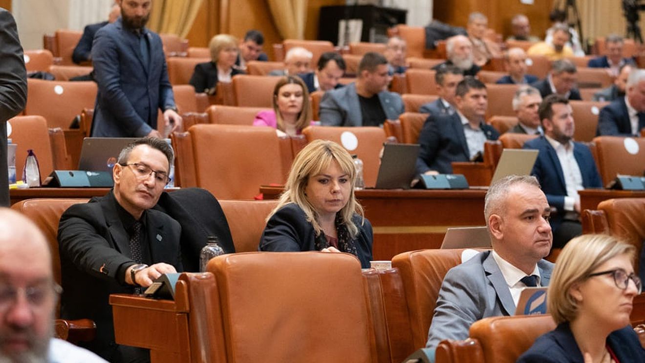 USR: Bătaie de joc. Proiectul Guvernului privind pensiile speciale a fost trimis în Parlament fără impact bugetar / Guvernul nu vrea să recunoască, de fapt, că nu va elimina nicio pensie specială