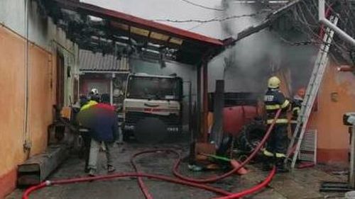 Un bărbat a murit și o femeie a ajuns la spital cu atac de panică în urma unui incendiu din Suceava