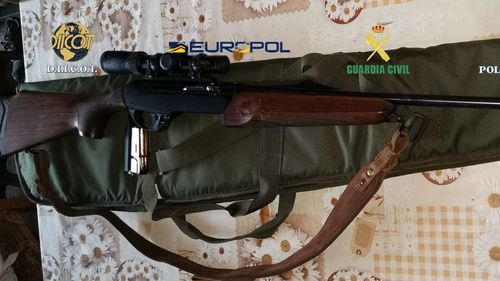 Zeci de percheziții pentru destructurarea unei grupări care ar fi introdus în România arme furate din Spania/ Participă forțe Europol și Guardia Civil/ Alte două percheziții vizează abuzul în serviciu