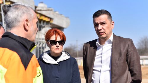 Lia Olguţa Vasilescu, ajutor pentru Grindeanu: Firea a construit un spital, la fel Băluţă, primarul de la Mioveni, în Bistrița... / ”Toată presa rezist este astăzi în spatele lui Sorin Grindeanu (...) spunându-i că s-a opus numirii unei doamne vicepremier pentru că ea a construit un spital şi PSD-ştii zero”