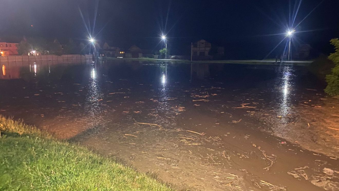 Inundațiile au afectat zeci de gospodării din județul Neamț în timpul codului portocaliu de vijelii și ploi torențiale