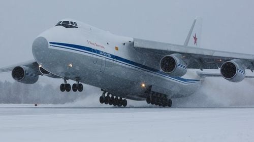 Rușii au bombardat fabrica de avioane Antonov din Kiev, susțin autoritățile ucrainene