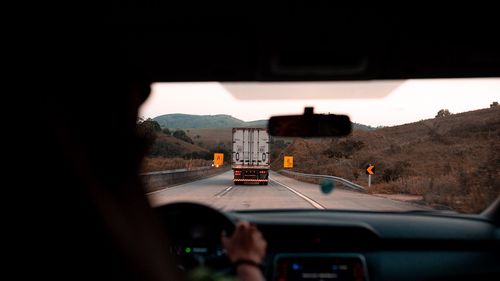 Şoferul unui microbuz care transporta 15 pasageri în judeţul Prahova a murit la volan