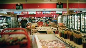 Studenții de la ASE analizează cum s-ar putea produce în țară 250 de produse care nu se găsesc în supermarketuri / Doar aceste produse contribuie cu cel puţin 2,5 miliarde de euro la deficitul balanţei comerciale
