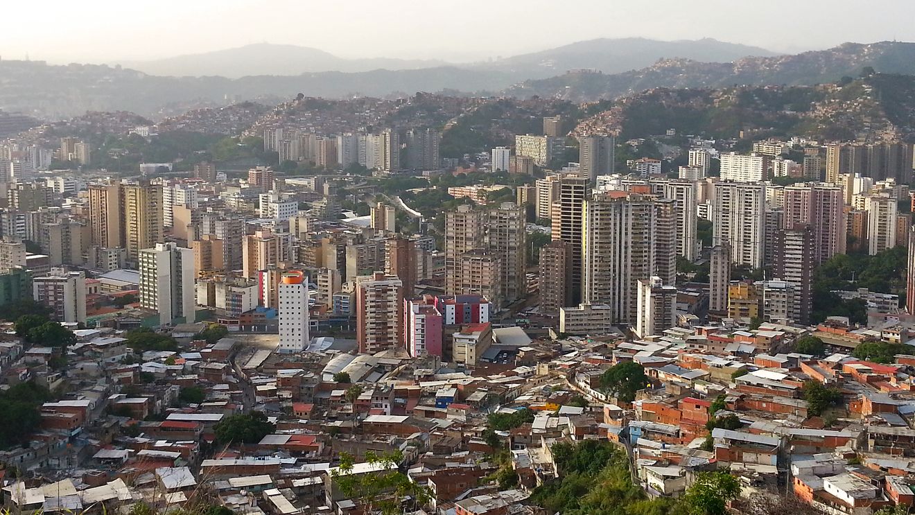 Venezuela face primul pas legislativ către deschiderea exploatării petrolului de către companii private