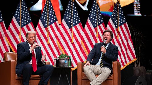 Tucker Carlson spune că regretă că l-a susținut pe Donald Trump și că este „chinuit de acest lucru”