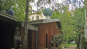 O mică biserică ortodoxă rusă din Paris a fost distrusă într-un incendiu de Paşte: Interiorul „a fost distrus în întregime de foc” / Cum arăta lăcașul de cult înainte de a fi cuprins de flăcări