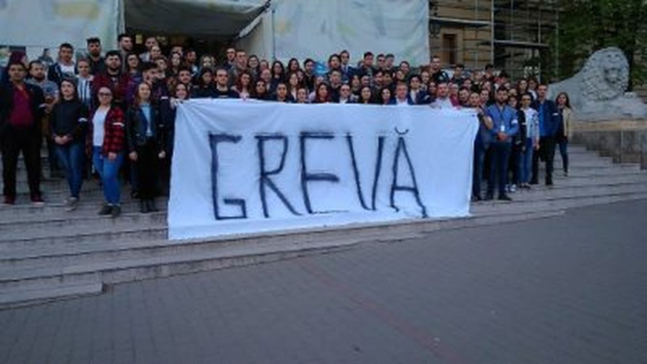 ANALIZĂ Sindicatele primesc noi puteri și drepturi printr-o lege votată de coaliție. Liberalii au cedat în fața cererilor PSD. Prevederi cu impact pe sectorul privat: sindicatele sunt mai ușor de înființat și pot avea afaceri și implicare politică, grevele pot fi declanșate mai ușor
