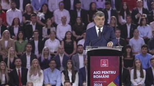 VIDEO Marcel Ciolacu, reales președinte PSD. Atacuri în serie la Klaus Iohannis: Dăm o alternativă la un președinte turnător și un președinte absent / Paltonul prezidențial nu mai trebuie aruncat pe spinarea oamenilor / Avioanele prezidențiale trebuie să transporte capital românesc, nu crose de golf