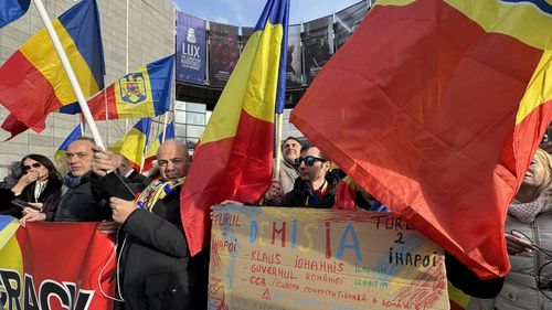 Protest AUR în fața Parlamentului European împotriva anulării alegerilor prezidențiale
