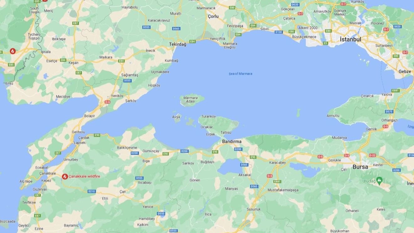 Strâmtoarea Dardanele, închisă din cauza unui incendiu de vegetaţie / Mai multe persoane au fost evacuate în nord-vestul Turciei