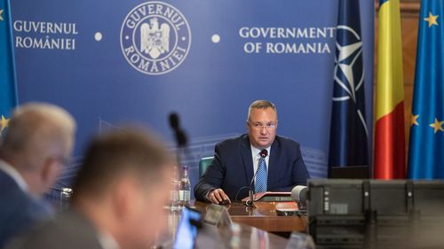 Comisia din CNATDCU care ar trebui să analizeze suspiciunile de plagiat în cazul premierului Ciucă tocmai a retras un titlu de doctor pentru opt pagini copiate. Conform analizei Emiliei Șercan, la Ciucă sunt 42