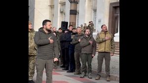 VIDEO Zelenski a cântat imnul național în timp ce steagul Ucrainei a fost arborat deasupra Hersonului