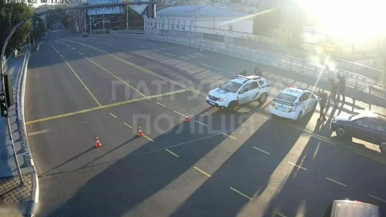 VIDEO Momentul când polițiști din Kiev doboară o dronă kamikaze rusească