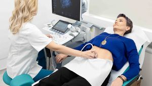 Adevărat sau fals despre substituția hormonală – un medic endocrinolog demontează miturile privind această terapie