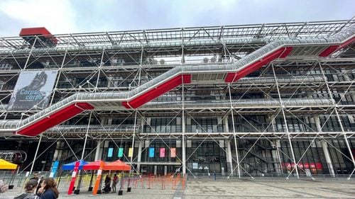 Centrul Pompidou din Paris,  care găzduieşte cel mai important muzeu de artă modernă din lume, se închide luni pentru renovări care vor dura cinci ani