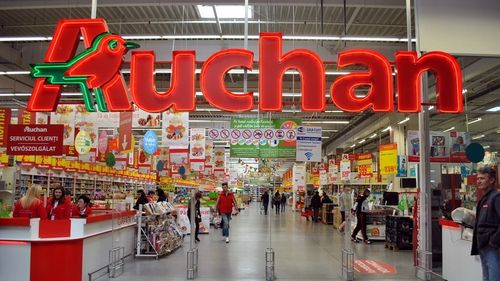 Un tribunal francez a blocat planurile Auchan de a elimina 2.400 de posturi, pe fondul dificultăților economice cu care se confruntă retailerul