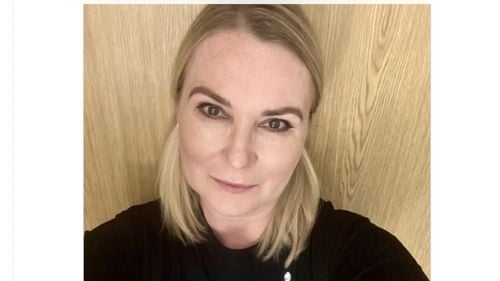 Ministrul Apărării din Cehia, urare pentru Putin de ziua lui, prin intermediul unui tricou inscripționat: „Poziția mea civică față de unul dintre cei mai mari criminali ai epocii noastre”