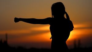 O tânără sibiancă de 19 ani este cercetată penal pentru violență în familie. Și-a agresat tatăl și fratele