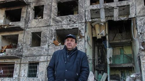 FOTO Reportaj cutremurător despre oamenii din Kiev care se întorc la apartamentele distruse de bombardamentele rusești să vadă ce-a mai rămas din amintirile lor de o viață