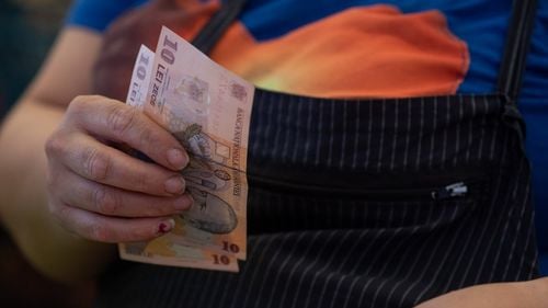 Bursele de excelență restante de 5 luni pentru elevii olimpici de la școlile private din Sectorul 3, virate de Primărie cu două zile înainte de Crăciun