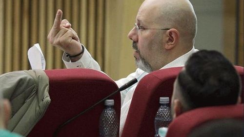 Şedinţă tensionată la Consiliul General al Municipiului București: Liderul grupului USR a pus piesa ”Foame de bani” și a fost exclus de la dezbateri/ Viceprimarul Bădulescu i-a strigat ”Fraiere” și ”Papagalule”!