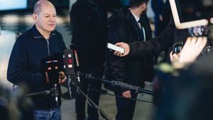 Cancelarul Scholz a inaugurat primul terminal plutitor de gaz natural lichefiat al Germaniei / A fost construit în timp record, în mai puțin de zece luni