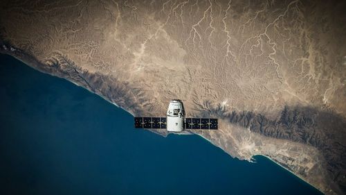 SpaceX a lansat 40 de sateliţi de comunicaţii de la un centru spaţial administrat de NASA