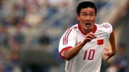 Golgheterul all-time al naţionalei Chinei cere răsturnarea de la putere a Partidului Comunist / Conturile sale de social-media au fost blocate, iar presa chineză l-a cenzurat