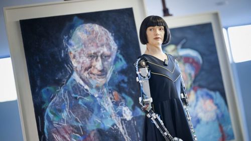 Ai-Da, robotul-artist, are un mesaj pentru oameni: „Nu vreau să vă iau locul!”