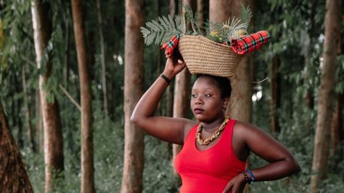 Ryanair le cere pasagerilor sud-africani să-şi dovedească naţionalitatea înainte de a călători printr-un test în afrikaans, limba Apartheidului, care este vorbită doar de 12% din populație