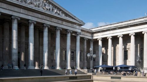 British Museum anunță că a concediat un angajat după ce a constatat că bijuterii şi pietre semipreţioase, unele din secolul al XV-lea î.e.n., au fost furate