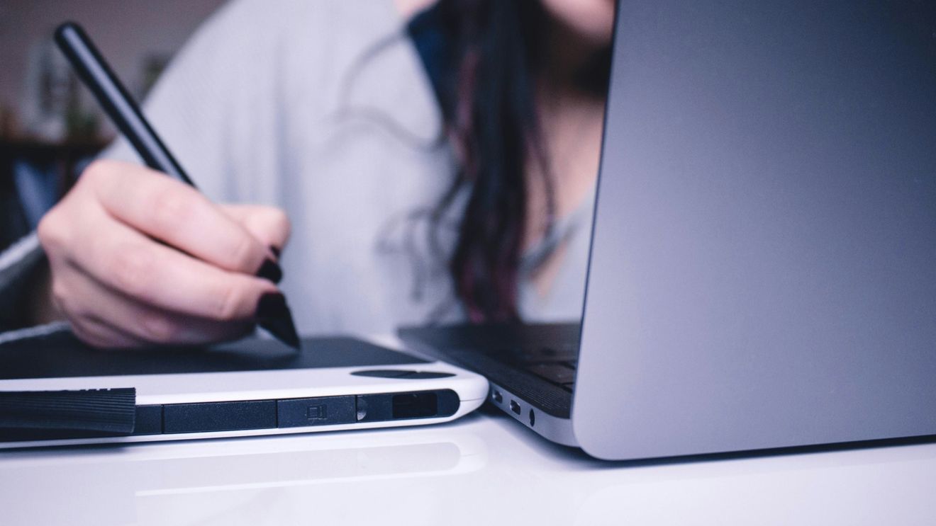 Românii sunt cetățenii singurului stat membru UE care au cerut cetățenia unei alte țări a Uniunii, în 2022. Ei se află pe locul patru după marocani, sirieni și albanezi