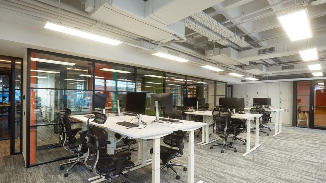 ANALIZĂ Piața de clădiri de birouri din România, către minime absolute în următorii doi ani. Cauze: problema PUZ-urilor, munca de la distanță și costurile mari de producție