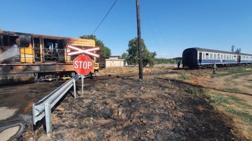 Locomotiva unui tren personal, în flăcări, în Bihor / Mecanicul trenului s-a ales cu arsuri de gradul II la picioare / Al doilea incendiu, pe aceeași rută, în ultimele 7 zile
