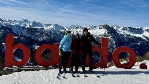 Bardonecchia, stațiunea de schi din vestul Europei cu cele mai prietenoase prețuri. Cât costă skipassul, o cafea și un sendviș pe pârtie